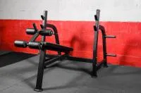 Олимпийская скамья для жима с отрицательным углом