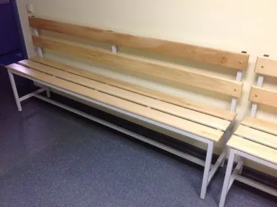 Скамейка для раздевалки со спинкой