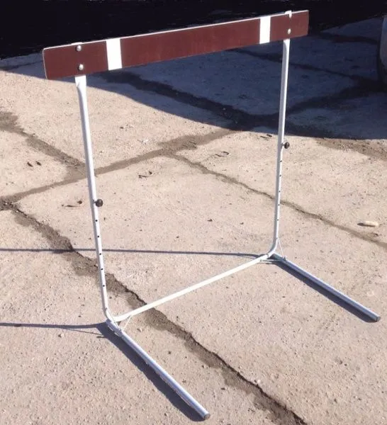 Барьер легкоатлетический тренировочный с регулировкой высоты от 650 до 1067 мм