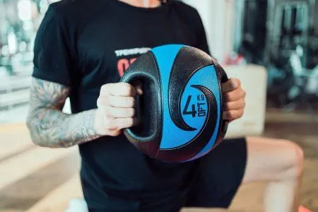 Мяч тренировочный (медицинбол) с хватами, 10 кг