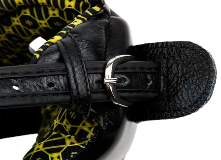 Шлем с защитой щек на шнуровке UFC