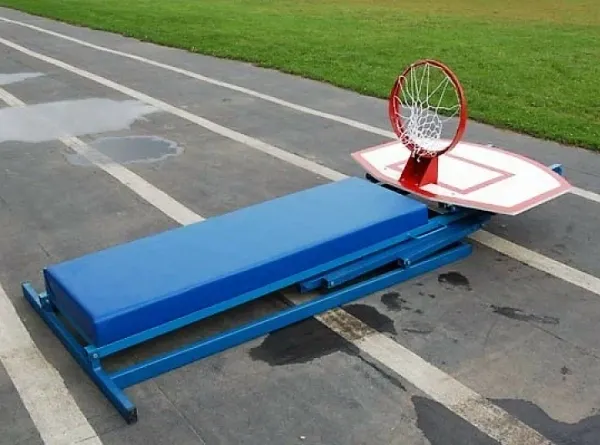 Стойка стритбольная складная с фанерным щитом, кольцом, сеткой и защитой Street