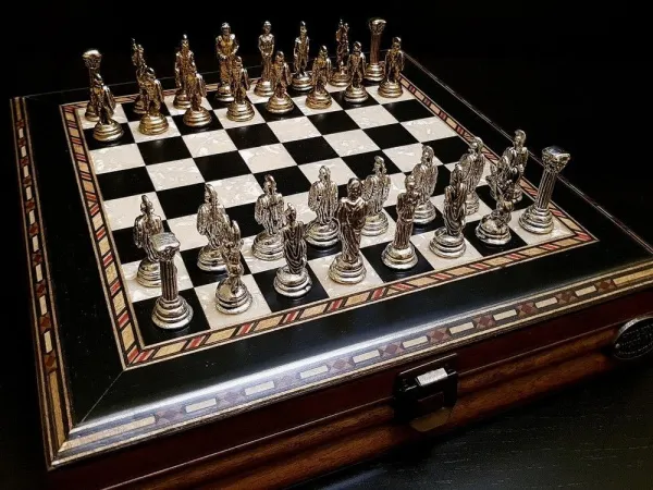 Шахматы "Илиада мини" венге антик