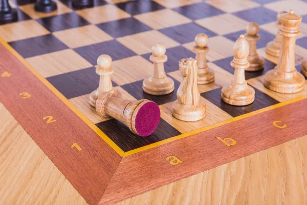 Шахматный стол Турнирный, дуб, с фигурами Стаунтон