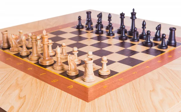 Шахматный стол Турнирный, дуб, с фигурами Стаунтон