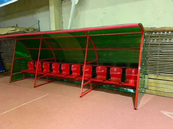 Кабинка для игроков и судей на 10 мест с мягким козырьком