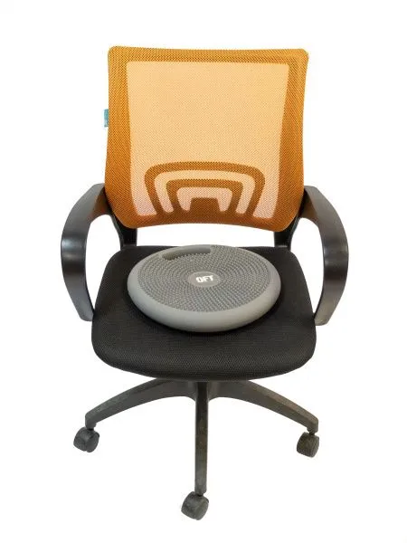 Массажно-балансировочная подушка с ручкой красная