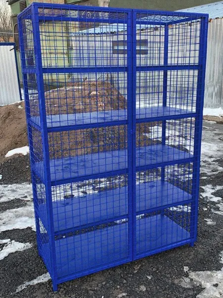 Стеллаж для спортивного инвентаря закрытого типа