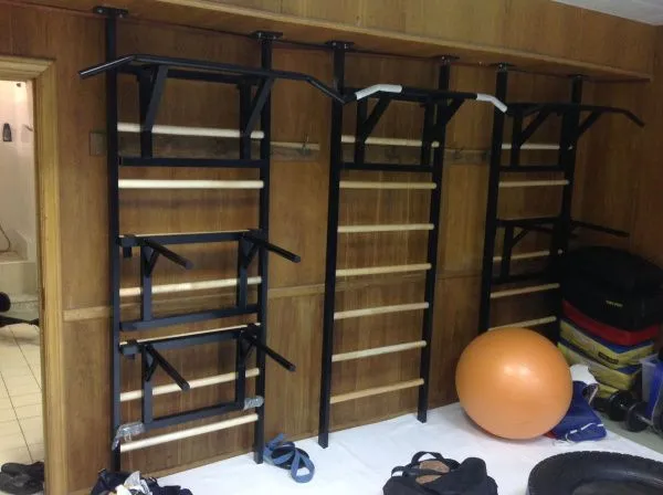 Шведская гимнастическая стенка враспор