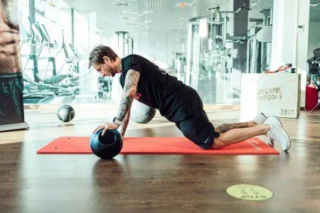 Мяч тренировочный (медицинбол) с хватами, 10 кг