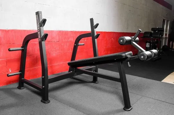 Олимпийская скамья для жима с отрицательным углом