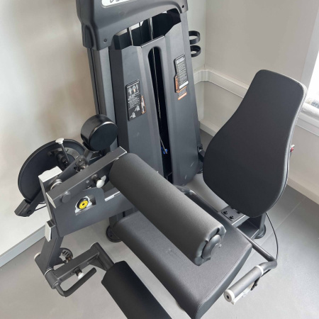 U3086C Разгибание/Сгибание ног сидя. Стек 110  кг