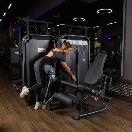 E7002JZ Разгибание ног сидя. Стек 135 кг