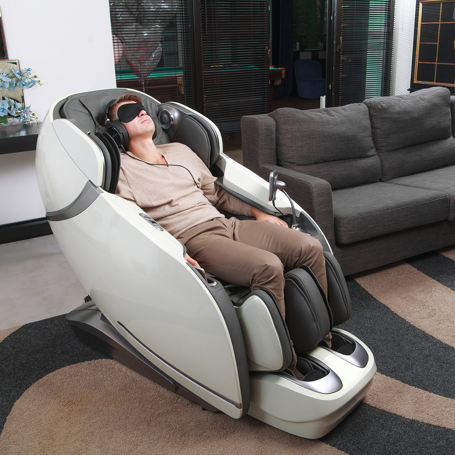 Массажное кресло Skyliner 2 white grey