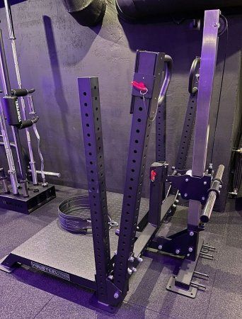 Тренажер приседания с поясом Belt Squat Machine
