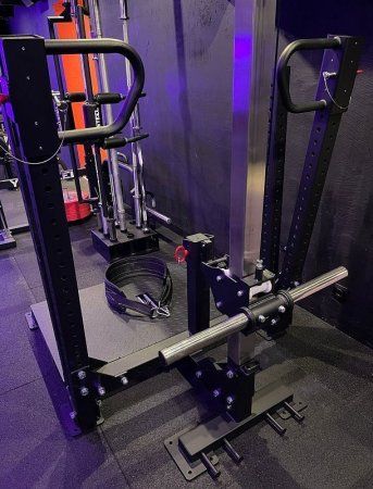 Тренажер приседания с поясом Belt Squat Machine