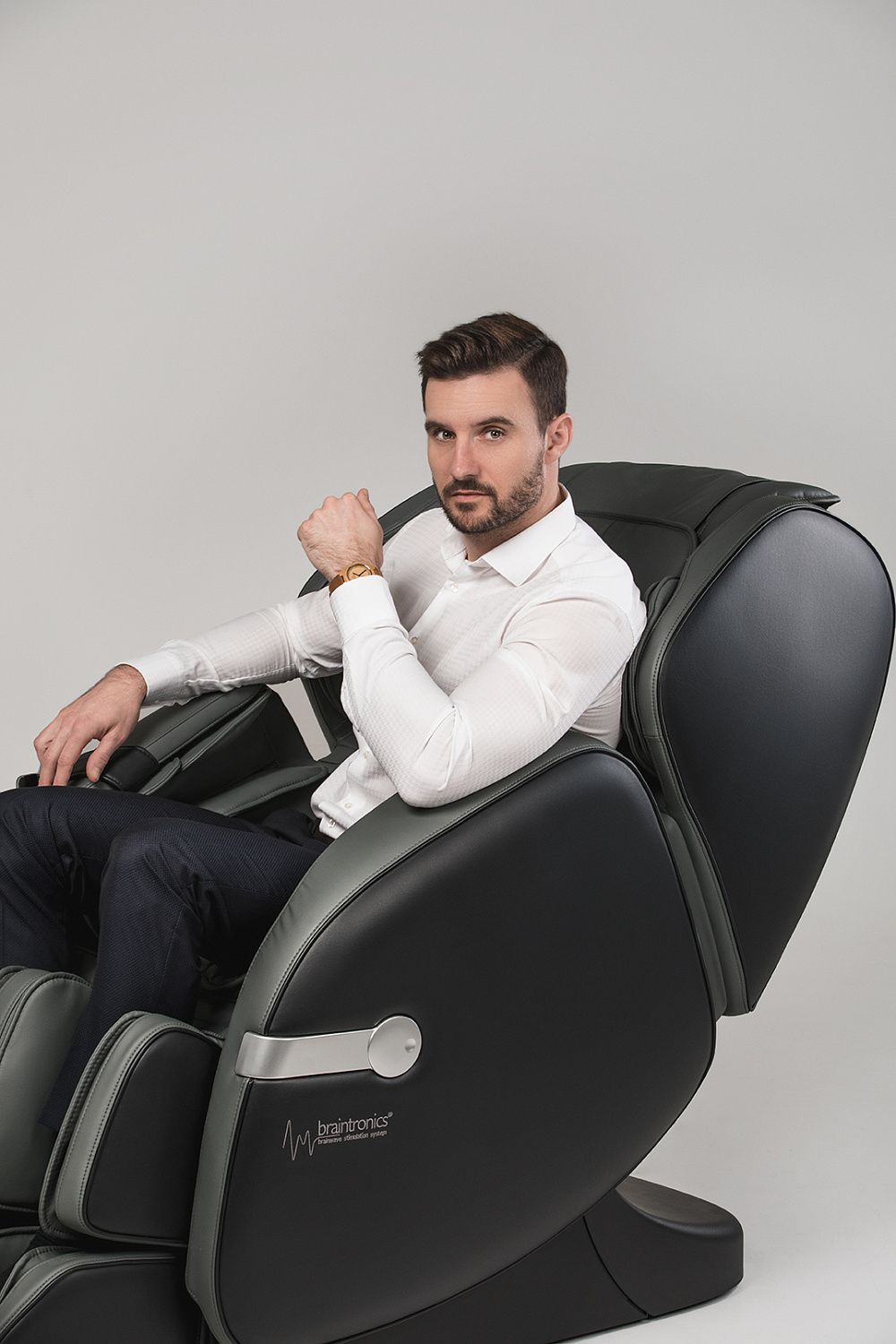 Массажное кресло BetaSonic 2 Braintronics grey-black