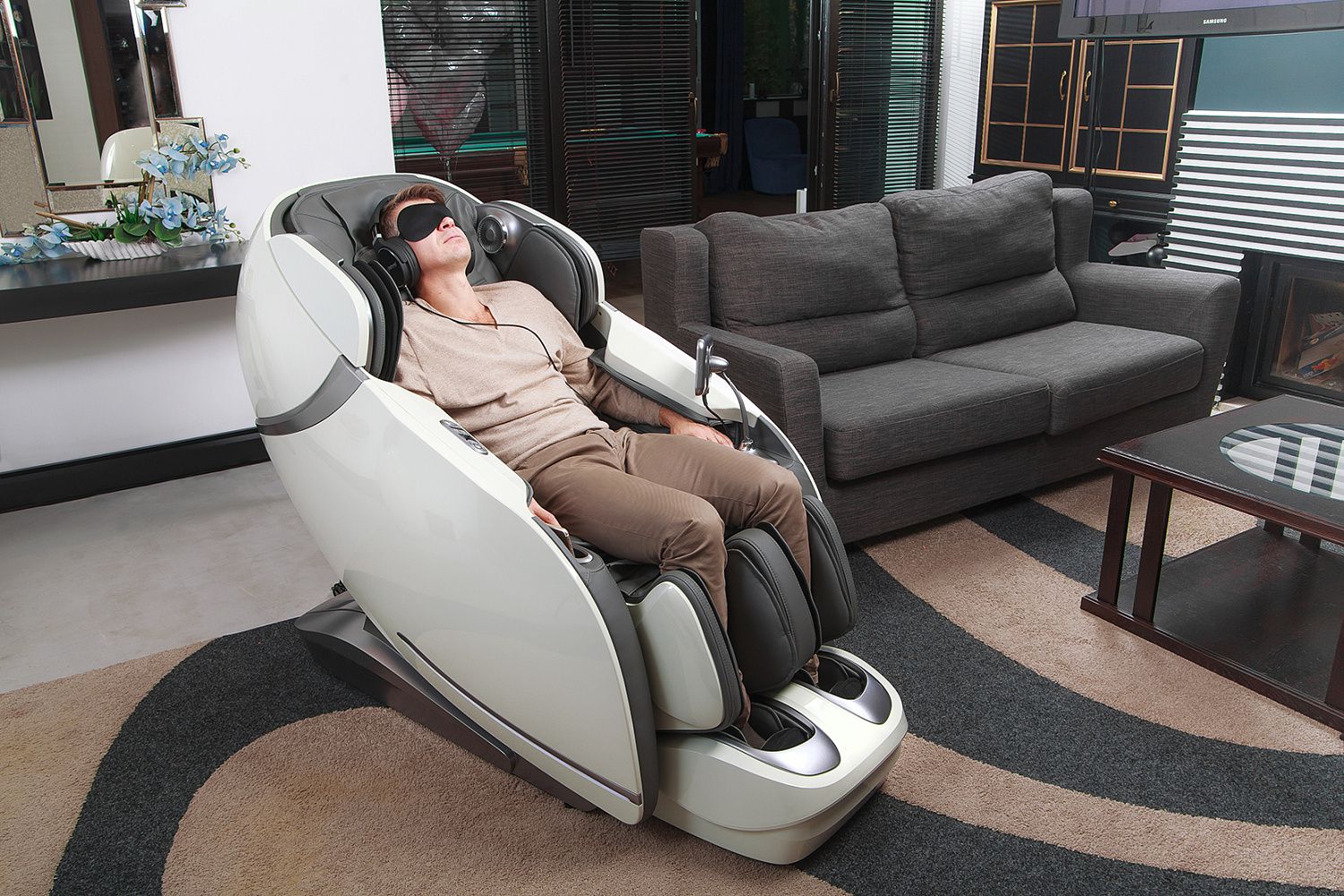 Массажное кресло Skyliner 2 white grey