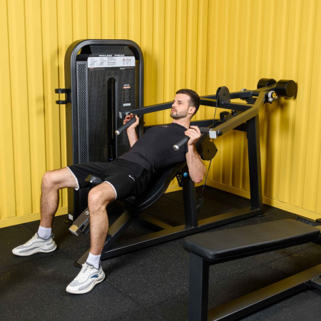 U3013D-JZ Наклонный грудной жим. Стек 135 кг