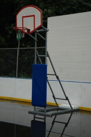 Мобильная стритбольная стойка с щитом из фанеры с регулировкой высоты 