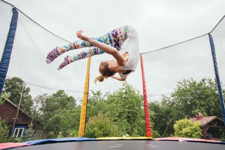 Батут Sundays Acrobat-D465 (с сеткой, разноцветный)