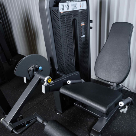 U3002D-JZ Разгибание ног сидя. Стек 135 кг