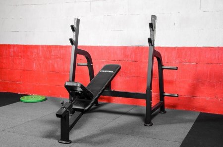 Олимпийская наклонная скамья для жима