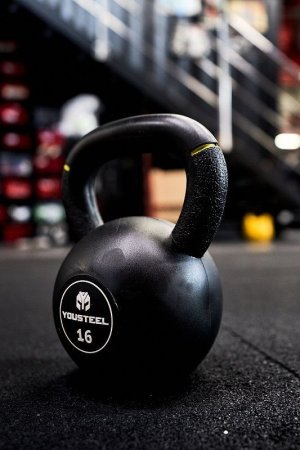 Гиря YOUSTEEL обрезиненная 16 кг.