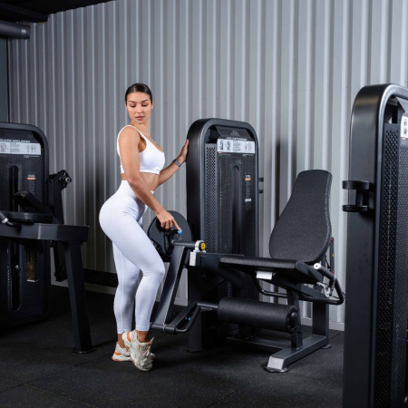 U3002D-JZ Разгибание ног сидя. Стек 135 кг