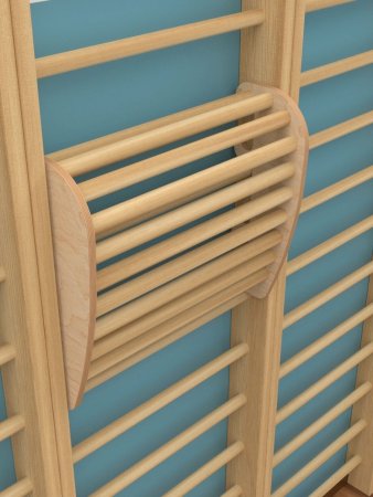 Тренажер для спины на шведскую стенку