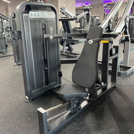 U3084D Жим от груди и плеч. Стек 110 кг