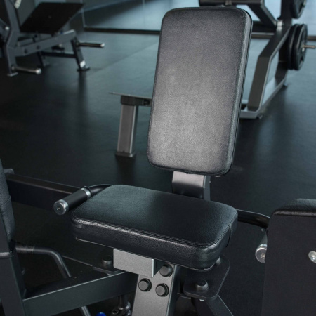 U3022D (E5022) Сведение ног сидя. Стек 109 кг