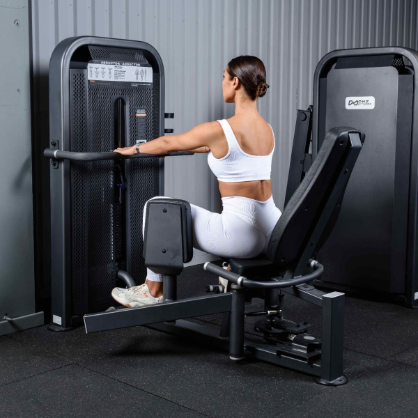 U3021D Сведение/Разведение ног сидя. Стек 95 кг