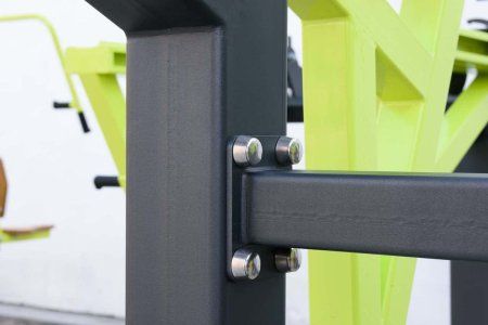 P-1805 Уличный тренажер Тяга к поясу стоя с переменной нагрузкой ZAVODSPORTA