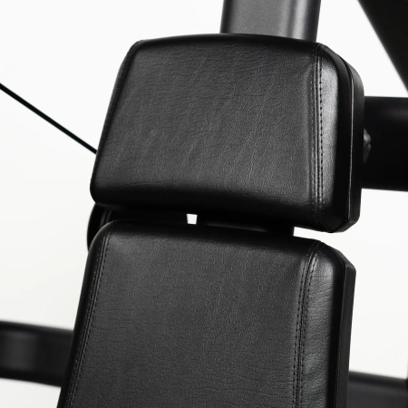 Тренажер для приводящих и отводящих мышц бедра