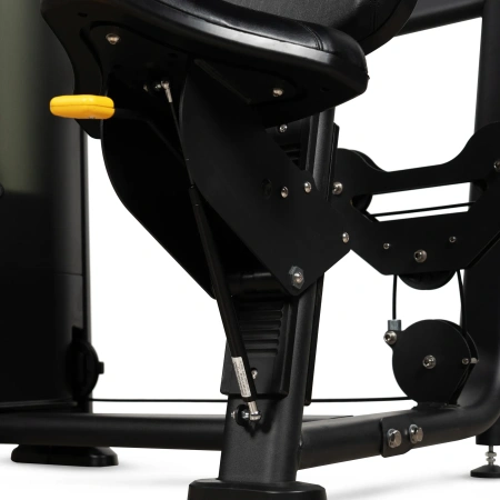 Тренажер для приводящих и отводящих мышц бедра