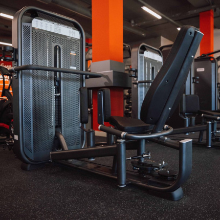 E7021JZ Сведение/Разведение ног сидя. Стек 135 кг