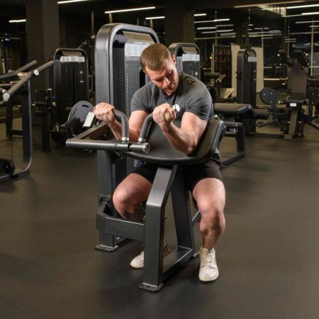 U3030D Бицепс-машина сидя. Стек 64 кг