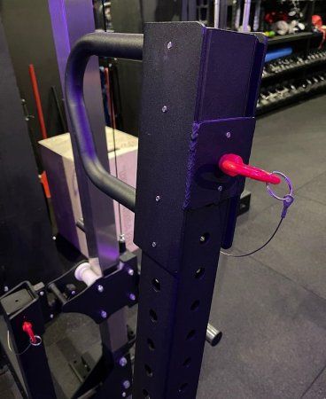 Тренажер приседания с поясом Belt Squat Machine