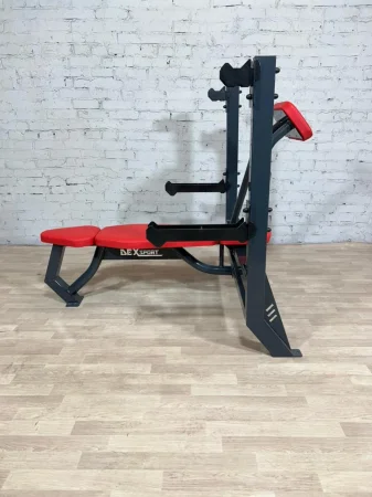 Скамья для жима лежа со страховочными упорами и упором для партнера