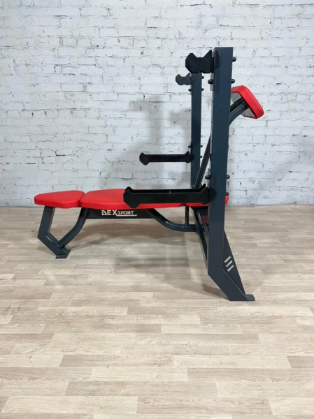 Скамья для жима лежа со страховочными упорами и упором для партнера
