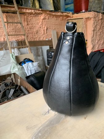 Боксёрская груша профессиональная из кожи