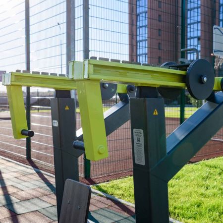 P-1801 Уличный тренажер Жим вверх с переменной нагрузкой ZAVODSPORTA