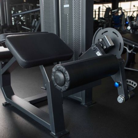 U3001D Сгибание ног лежа. Стек 94 кг