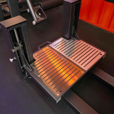 U3011C Отведение/приведение ног стоя. Махи ногами. Стек 94 кг