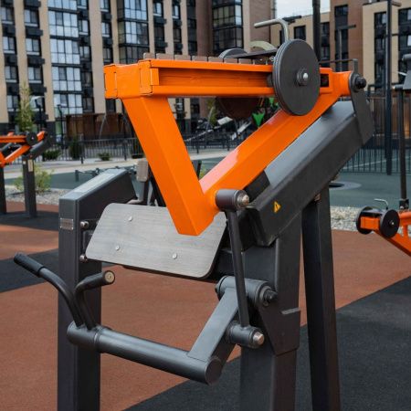 P-1811 Уличный тренажер Бицепс-машина с переменной нагрузкой ZAVODSPORTA