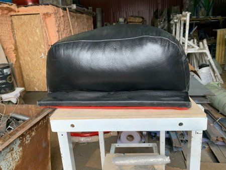 Боксерская груша (подушка) настенная из кожи