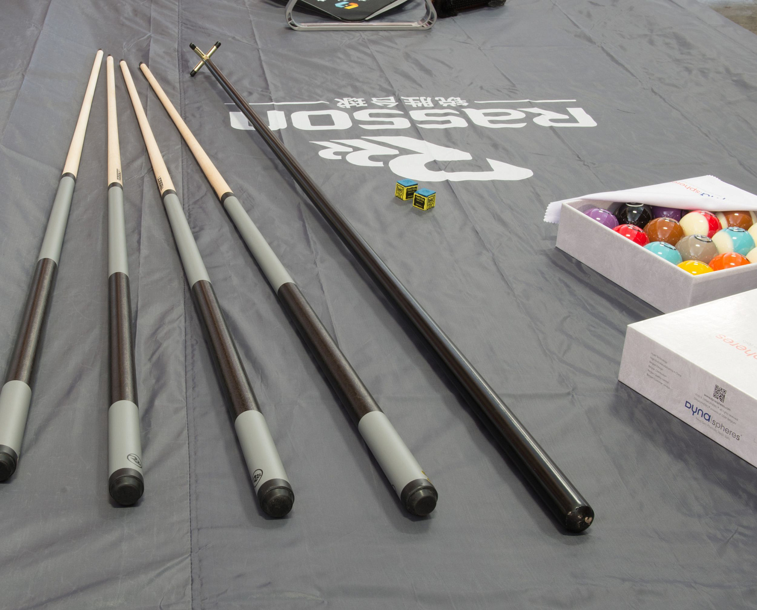 Бильярдный стол для пула "Rasson Acurra" 9 футов (коричневый, сланец 25 мм) в комплекте с плитой, аксессуары и сукно