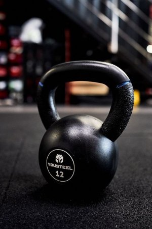Гиря YOUSTEEL обрезиненная 12 кг.